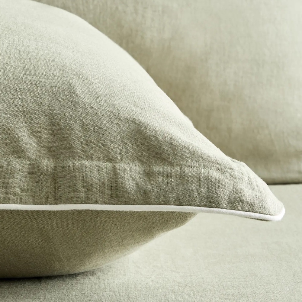 NWOT Quince European Linen Piped Euro Sham